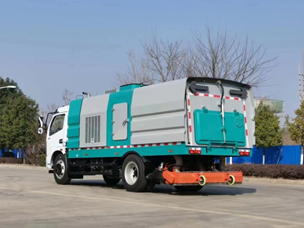 东风大多利卡8方吸尘车