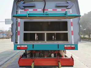 东风大多利卡8方吸尘车