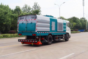 东风天锦9方吸尘车