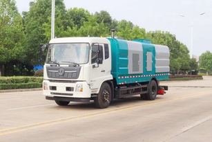 东风天锦9方吸尘车