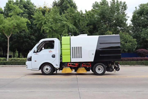 东风途逸3方扫路车