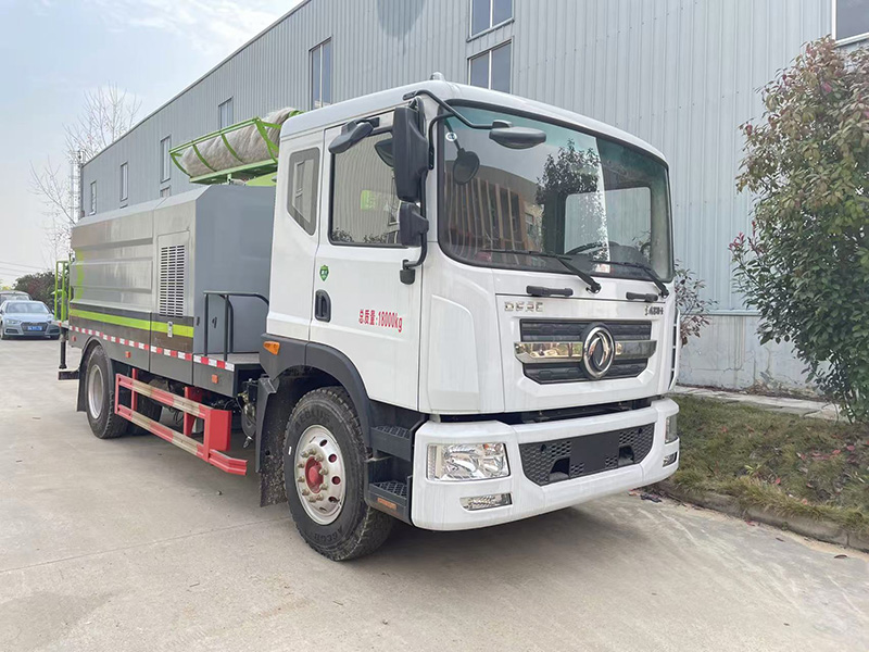 东风D9光伏清洗车