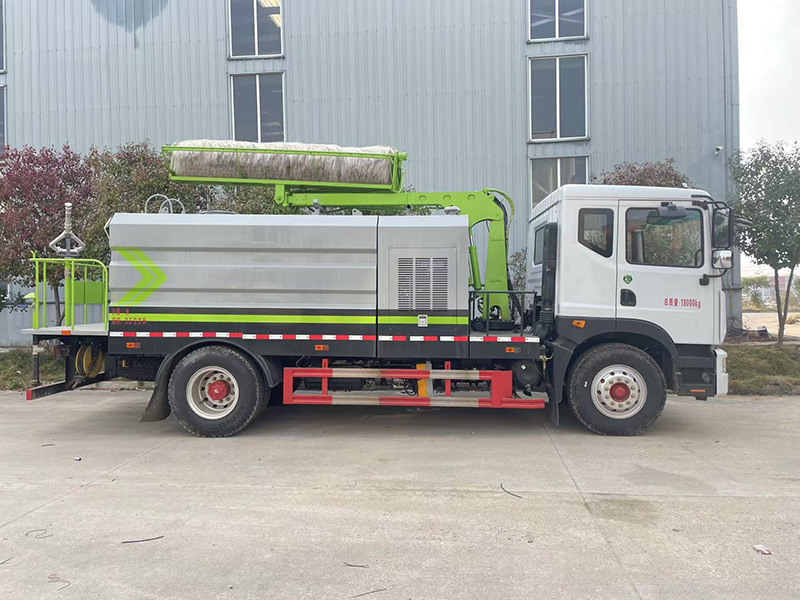 东风D9光伏清洗车