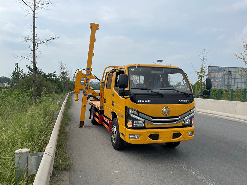 东风国六护栏抢修车