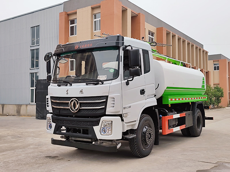 东风K6光伏清洗车