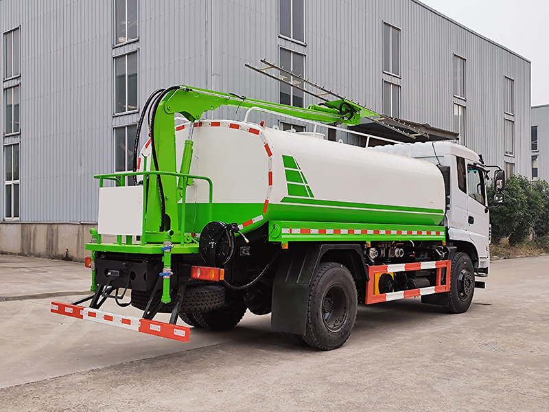 东风K6光伏清洗车