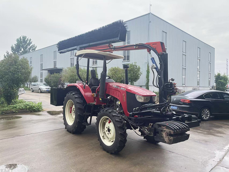 拖拉机光伏清洗