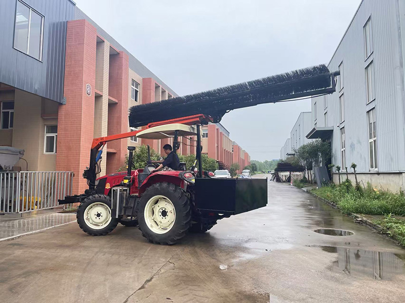拖拉机光伏清洗