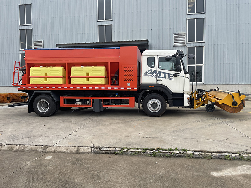 重汽豪沃单桥除雪车