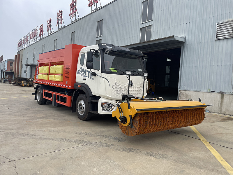 重汽豪沃单桥除雪车