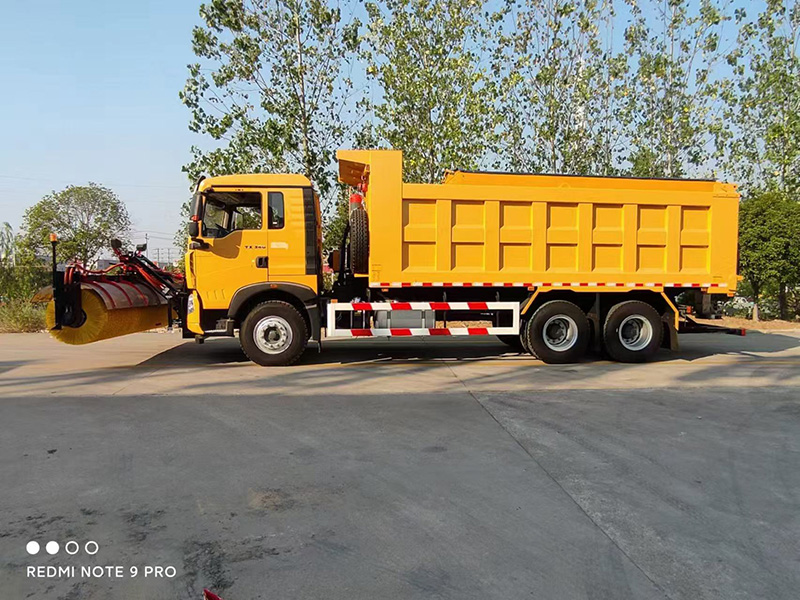 重汽自卸除雪车