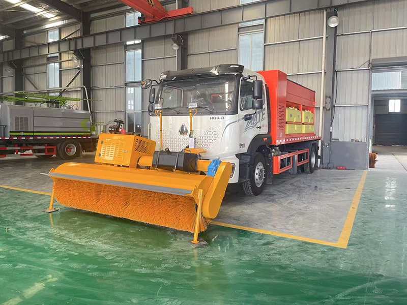 自带动力除雪滚