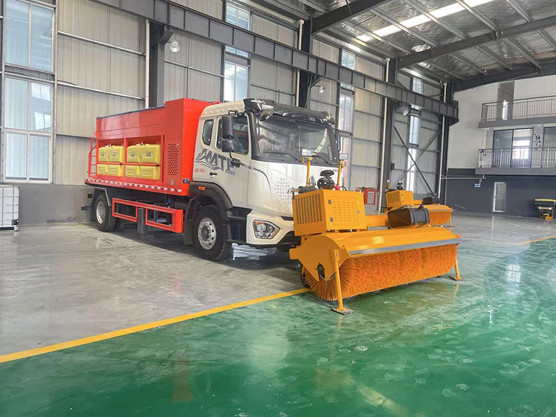 自带动力除雪滚