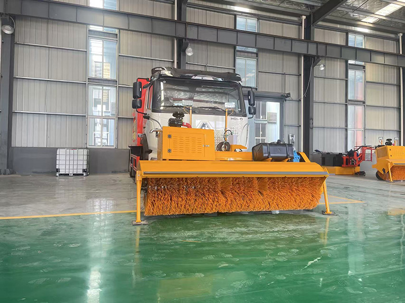 自带动力除雪滚