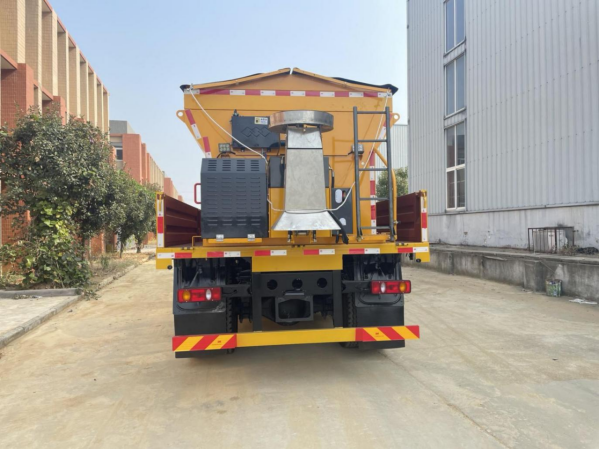 14方融雪剂撒布机