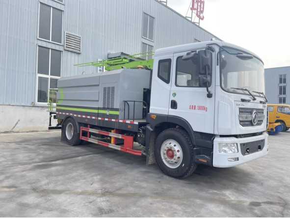 润兴东风D9光伏清洗车（喷水架）