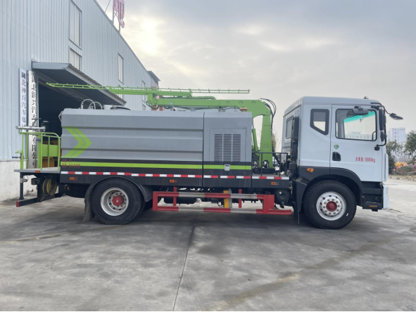 润兴东风D9光伏清洗车（喷水架）