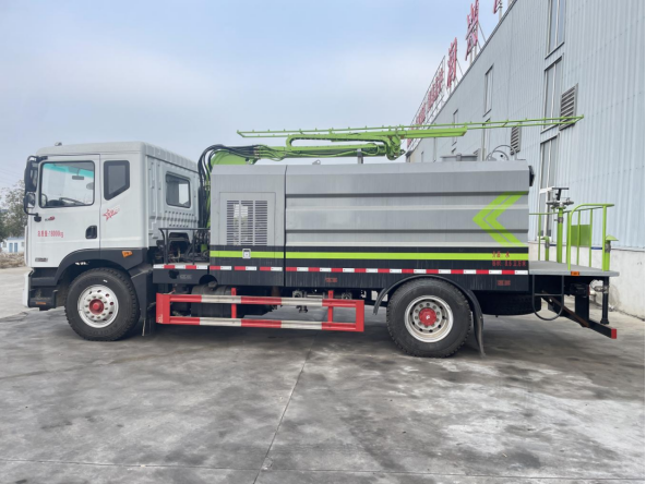 润兴东风D9光伏清洗车（喷水架）