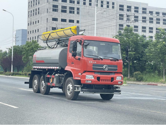 润兴天锦后双桥6驱光伏板清洗车