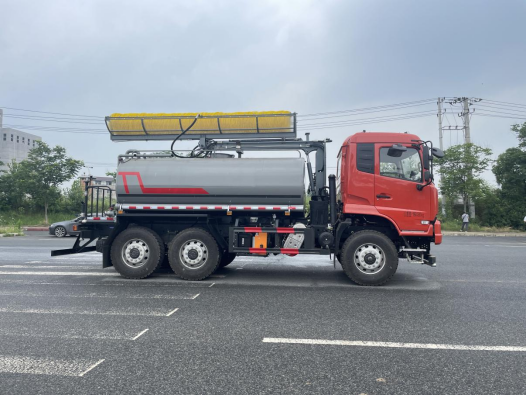 润兴天锦后双桥6驱光伏板清洗车