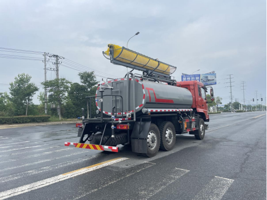 润兴天锦后双桥6驱光伏板清洗车