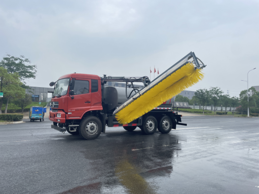 润兴天锦后双桥6驱光伏板清洗车