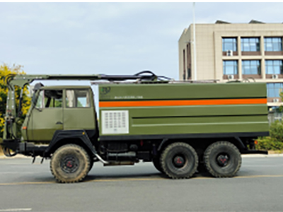 陕汽德龙后双桥6驱光伏板清洗车