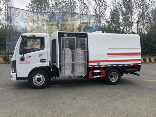 金润兴牌中置护栏清洗车