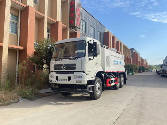 天锦后双桥6驱光伏板清洗车（方罐）