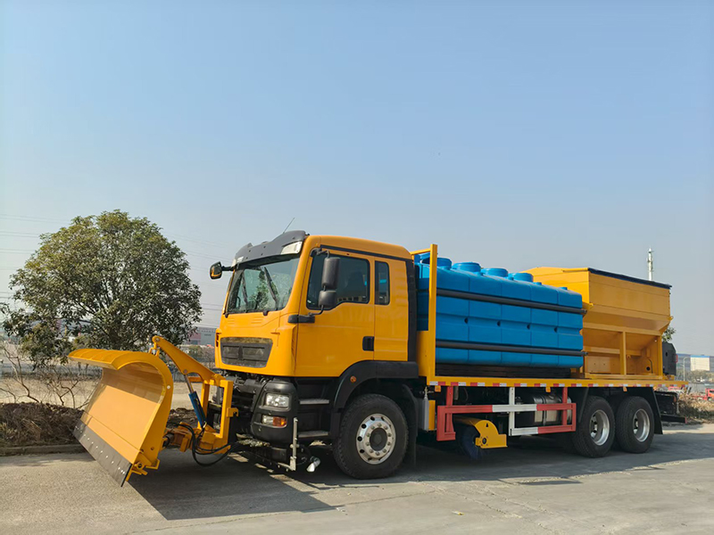 专业除雪设备出口吉尔吉斯斯坦｜多功能除雪车+护栏清洗一体解决方案